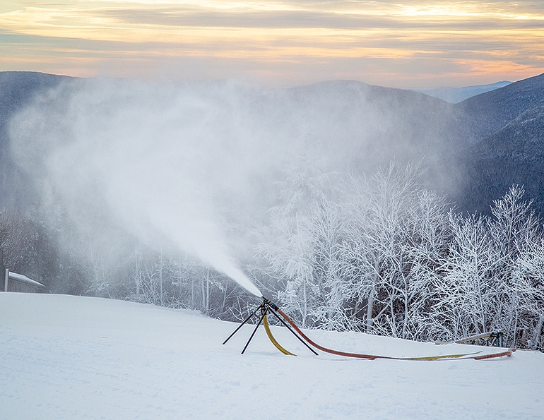 At Waterville Valley, mid-energy Ratnik Baby Snow Giant X-2s work particularly well in fighting the wind.